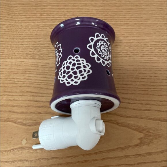 Scentsy Plug-In Wax Warmer Purple Daisy Craze Floral Design Ceramic Night Light - Picture 3 of 8